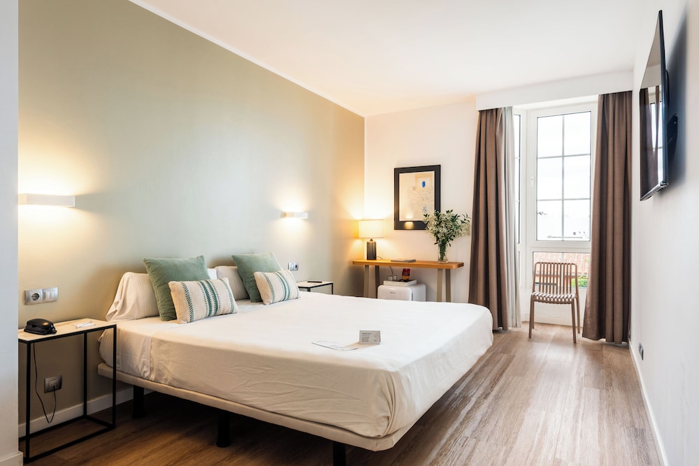 Hotel Patricia Menorca — Hotel rooms in Ciutadella de Menorca, Balearic Islands