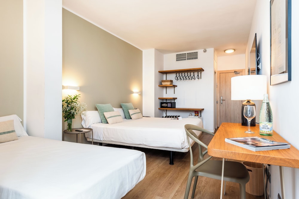 Hotel Patricia Menorca — Hotel rooms in Ciutadella de Menorca, Balearic Islands