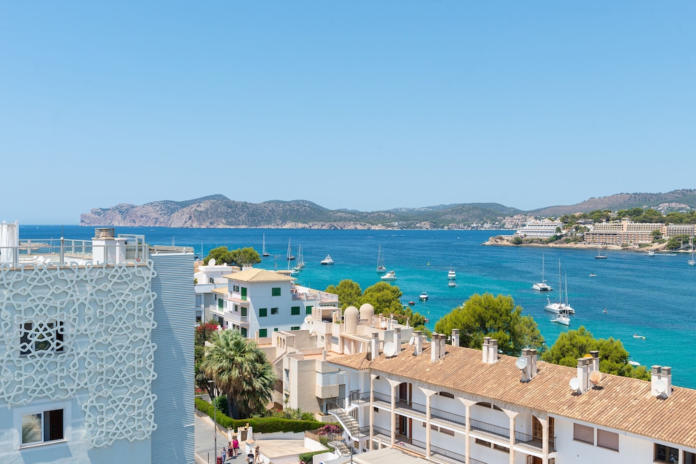 Hotel Playas del Rey — Hotel rooms in Santa Ponca, Balearic Islands