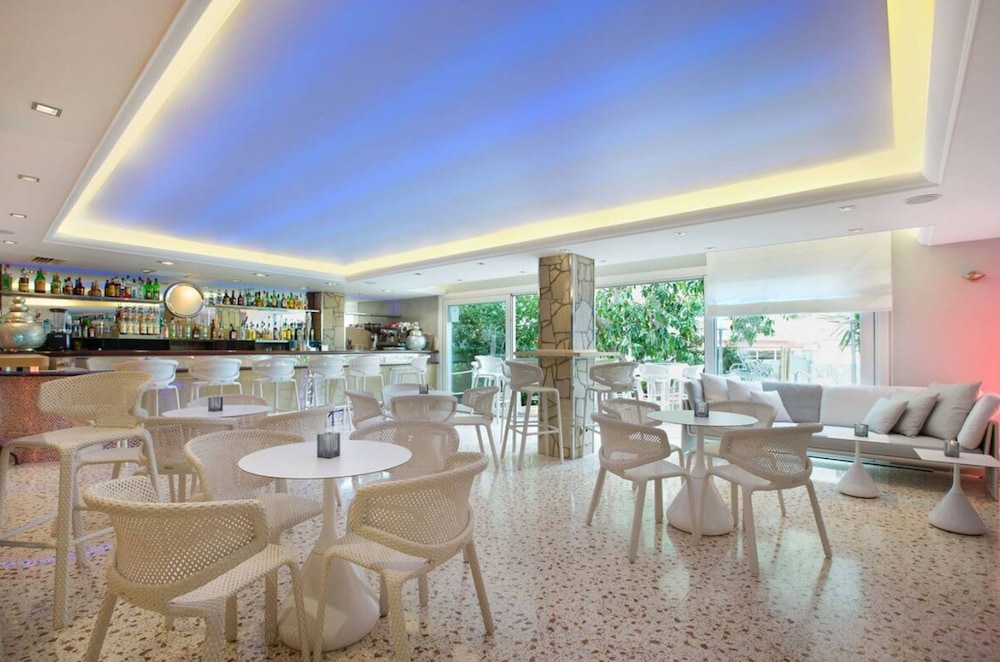 Hotel Playas del Rey — Restaurant & bars in Santa Ponca, Balearic Islands