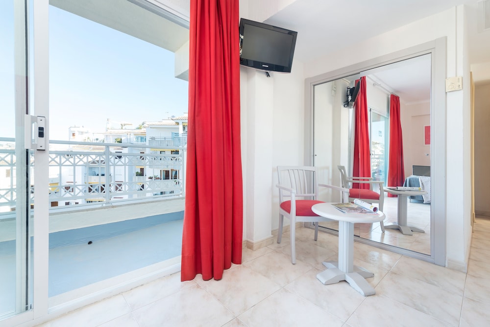 Hotel Playas del Rey — Hotel rooms in Santa Ponca, Balearic Islands