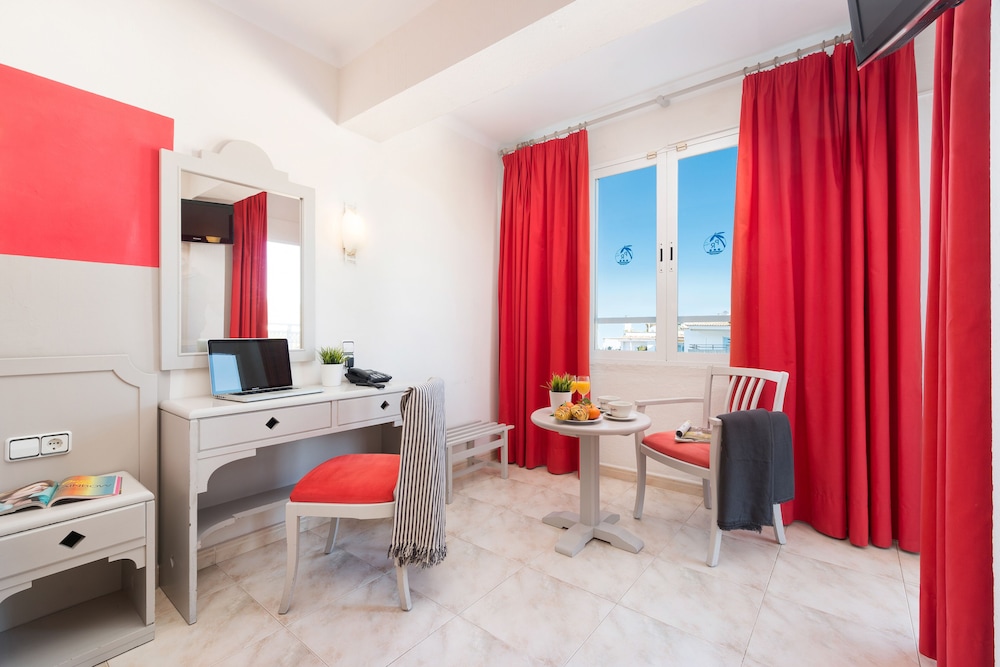 Hotel Playas del Rey — Hotel rooms in Santa Ponca, Balearic Islands