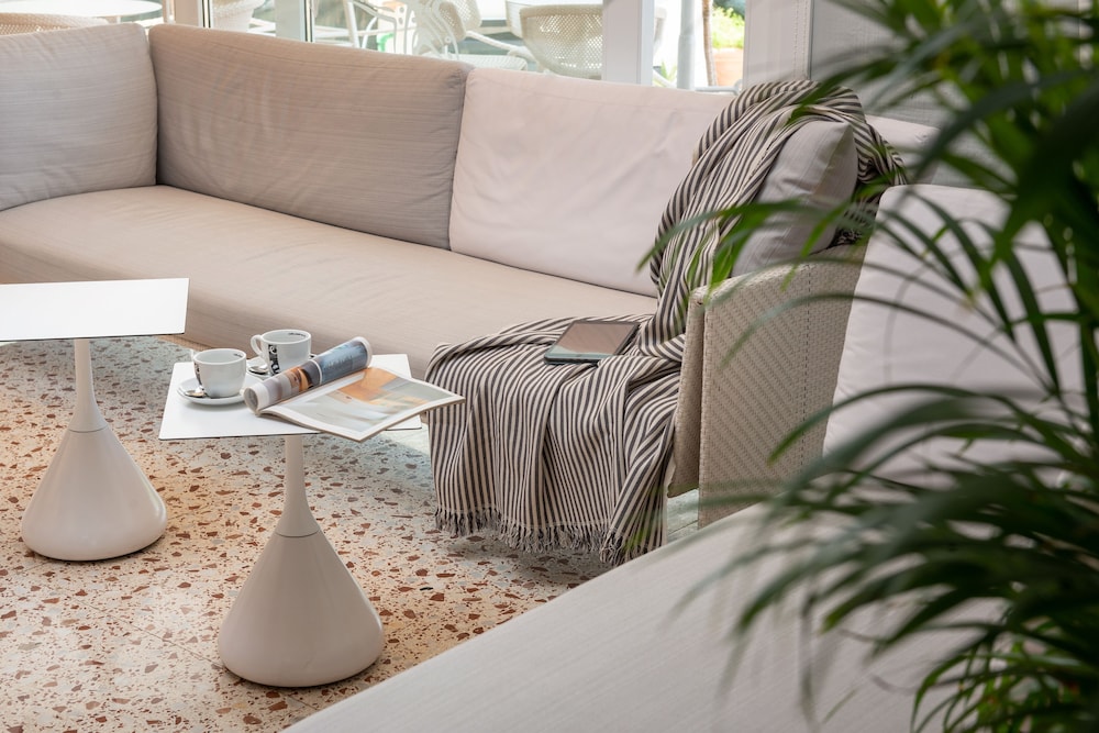 Hotel Playas del Rey — Hotel rooms in Santa Ponca, Balearic Islands