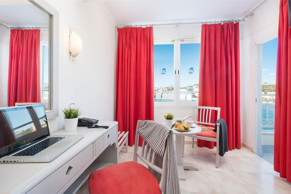 Hotel Playas del Rey — Hotel rooms in Santa Ponca, Balearic Islands