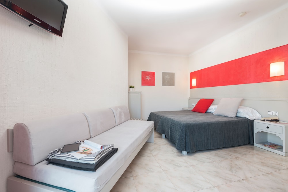 Hotel Playas del Rey — Hotel rooms in Santa Ponca, Balearic Islands