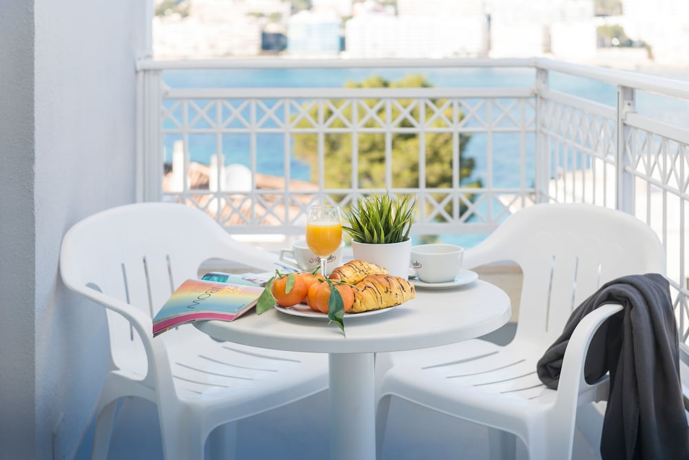 Hotel Playas del Rey — Hotel rooms in Santa Ponca, Balearic Islands