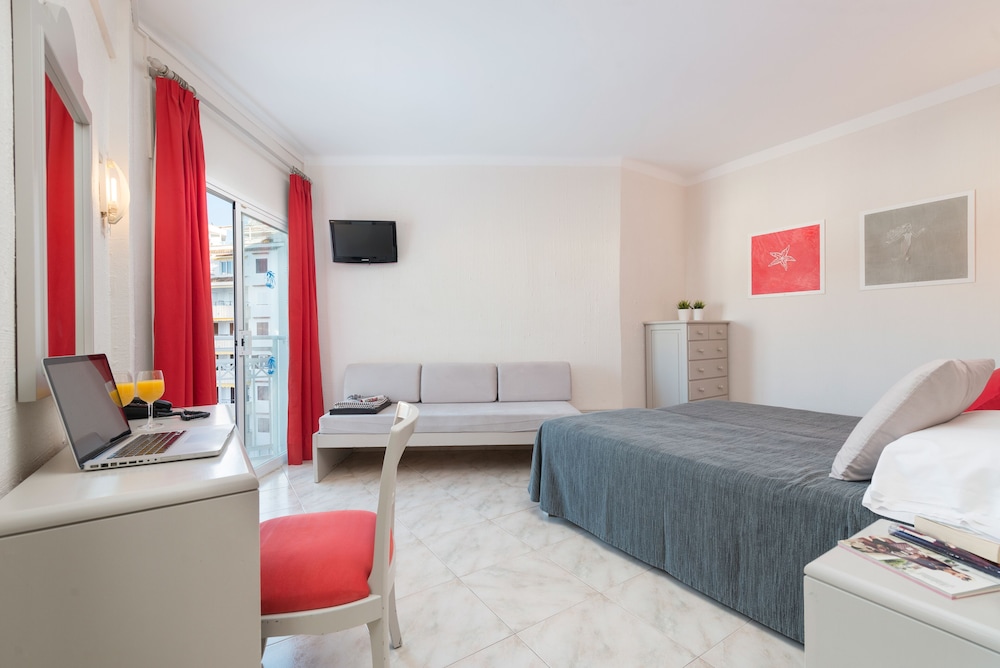Hotel Playas del Rey — Hotel rooms in Santa Ponca, Balearic Islands