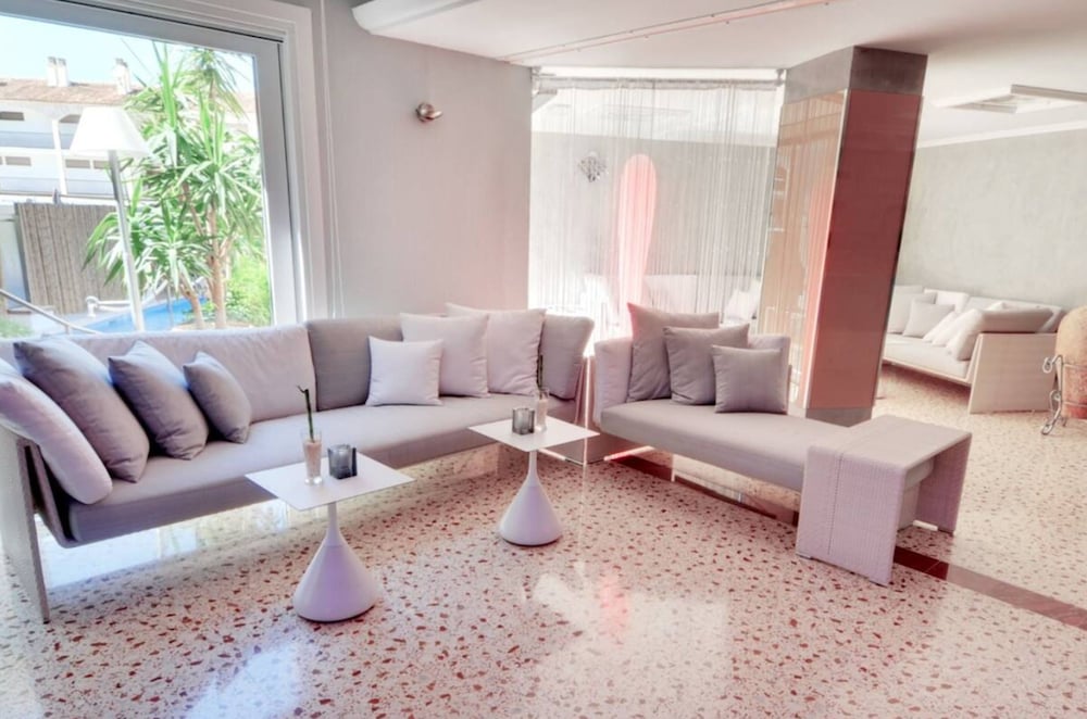 Hotel Playas del Rey — Hotel rooms in Santa Ponca, Balearic Islands