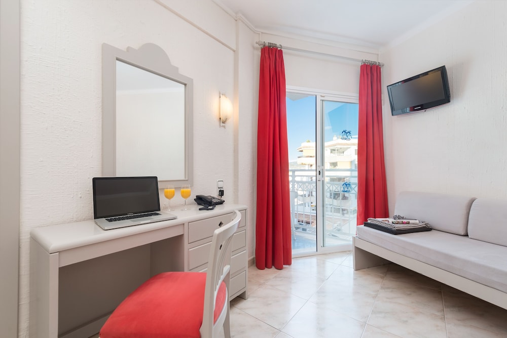 Hotel Playas del Rey — Hotel rooms in Santa Ponca, Balearic Islands