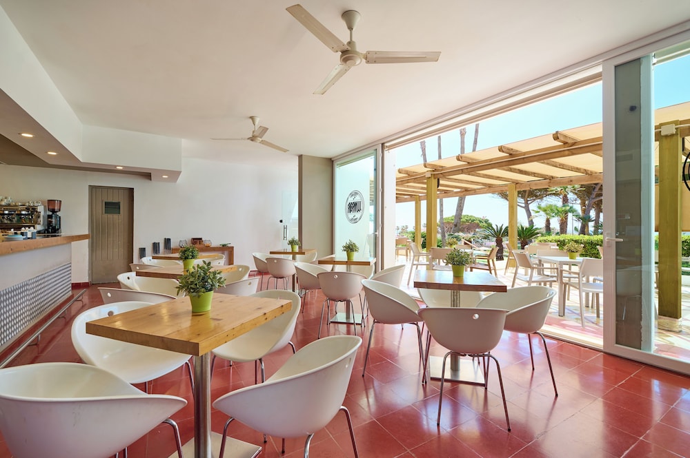 Alua Illa de Menorca - Hyatt Inclusive Collection — Restaurant & bars in S'Algar, Balearic Islands