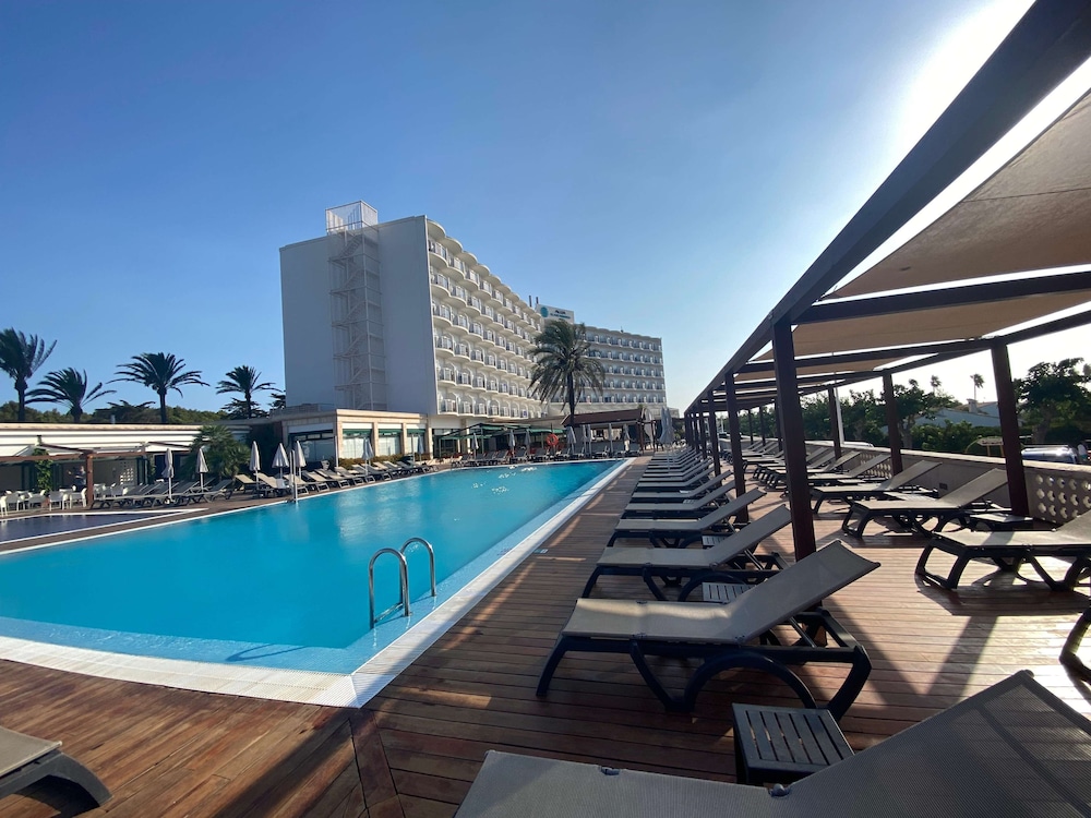 Alua Illa de Menorca - Hyatt Inclusive Collection — Swimming pool in S'Algar, Balearic Islands