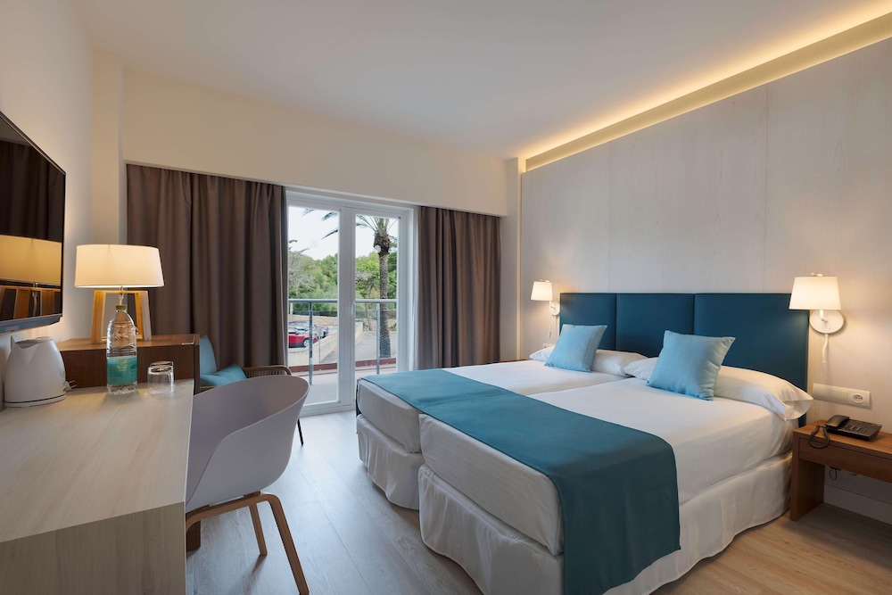 Alua Illa de Menorca - Hyatt Inclusive Collection — Hotel rooms in S'Algar, Balearic Islands