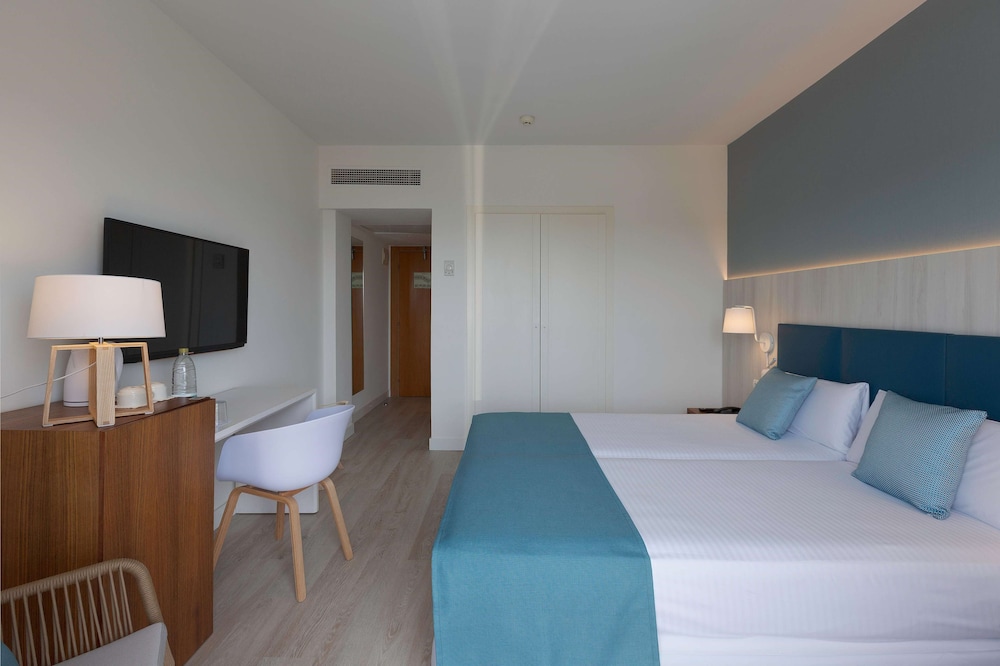Alua Illa de Menorca - Hyatt Inclusive Collection — Hotel rooms in S'Algar, Balearic Islands