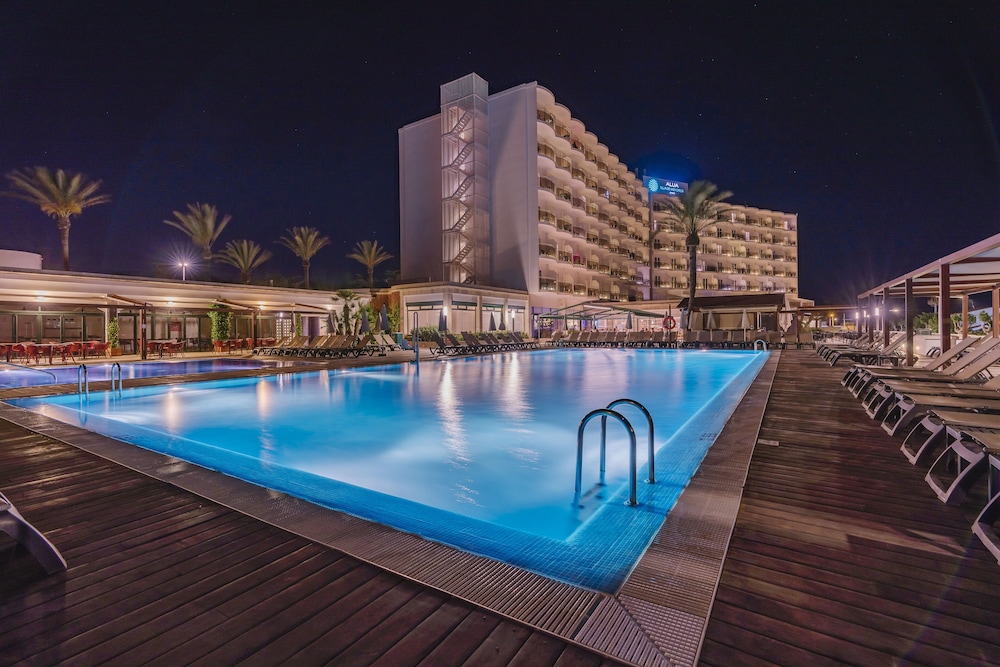 Alua Illa de Menorca - Hyatt Inclusive Collection — Swimming pool in S'Algar, Balearic Islands