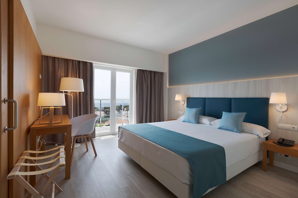 Alua Illa de Menorca - Hyatt Inclusive Collection — Hotel rooms in S'Algar, Balearic Islands