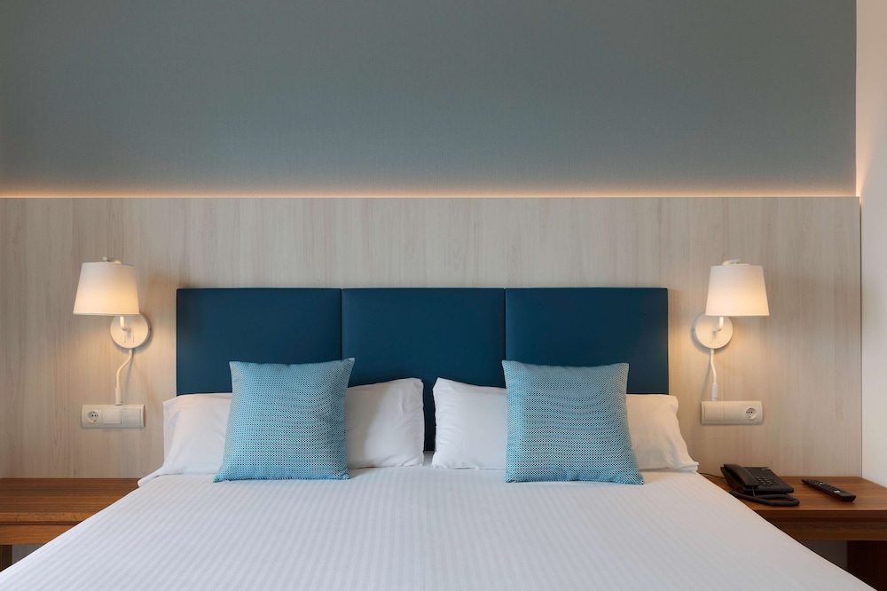 Alua Illa de Menorca - Hyatt Inclusive Collection — Hotel rooms in S'Algar, Balearic Islands
