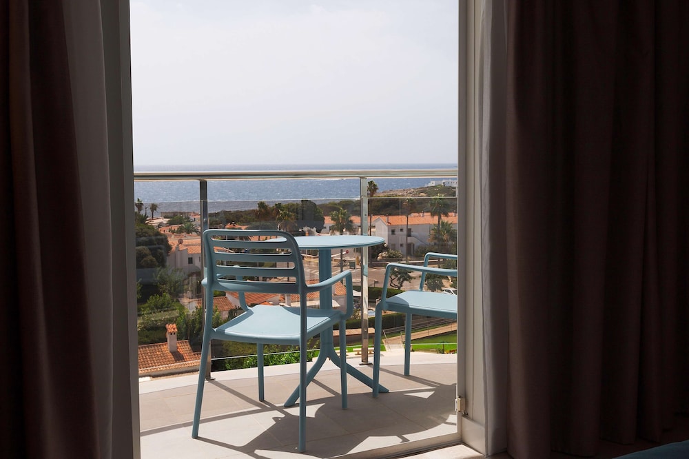 Alua Illa de Menorca - Hyatt Inclusive Collection — Hotel rooms in S'Algar, Balearic Islands