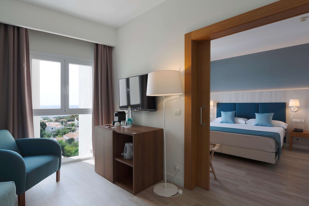 Alua Illa de Menorca - Hyatt Inclusive Collection — Hotel rooms in S'Algar, Balearic Islands