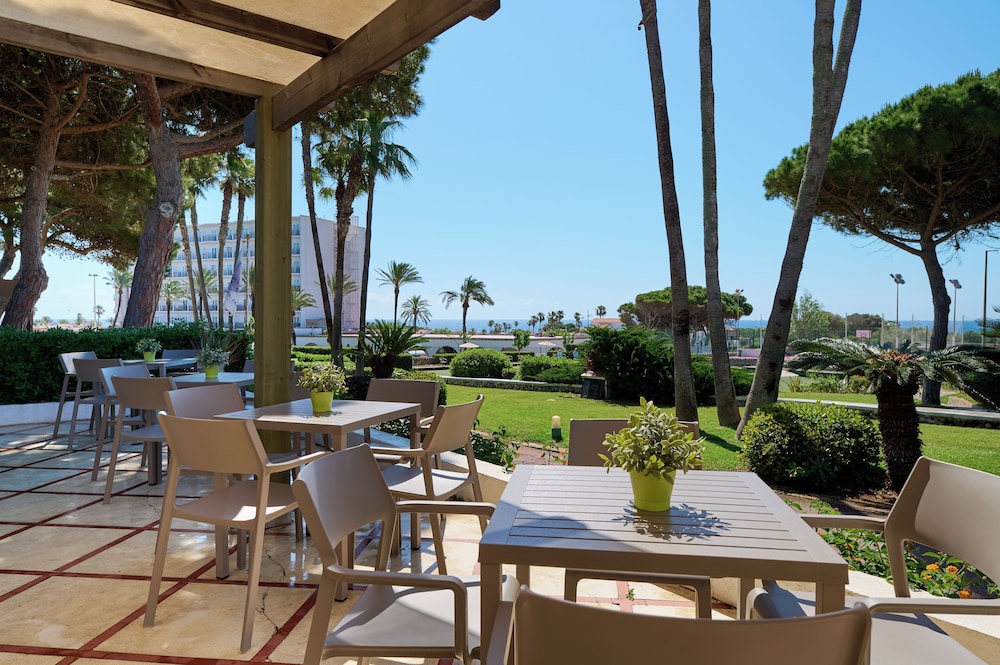Alua Illa de Menorca - Hyatt Inclusive Collection — Restaurant & bars in S'Algar, Balearic Islands