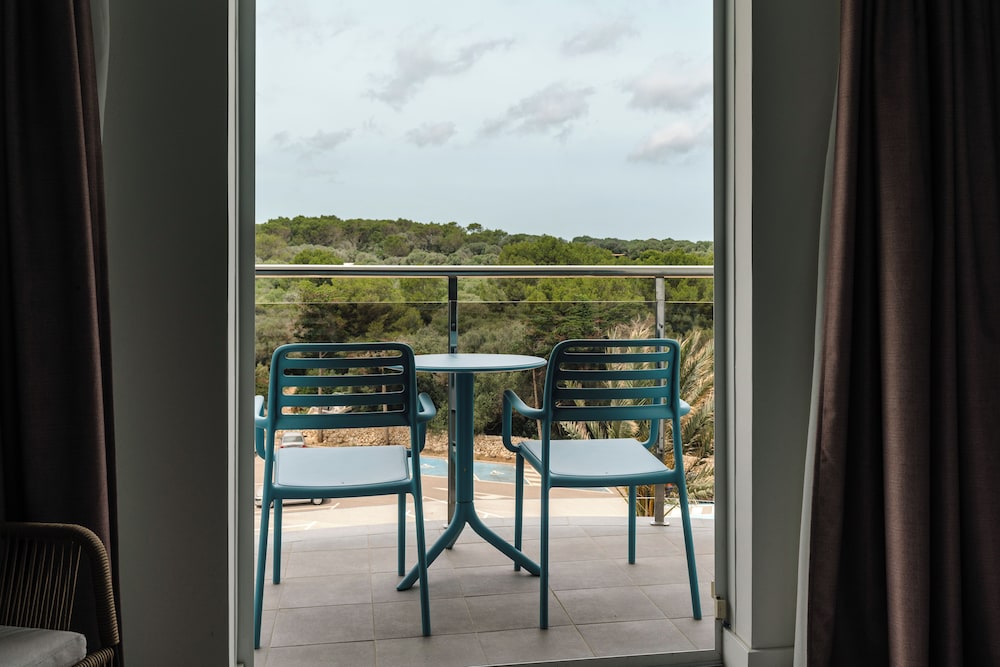Alua Illa de Menorca - Hyatt Inclusive Collection — Hotel rooms in S'Algar, Balearic Islands