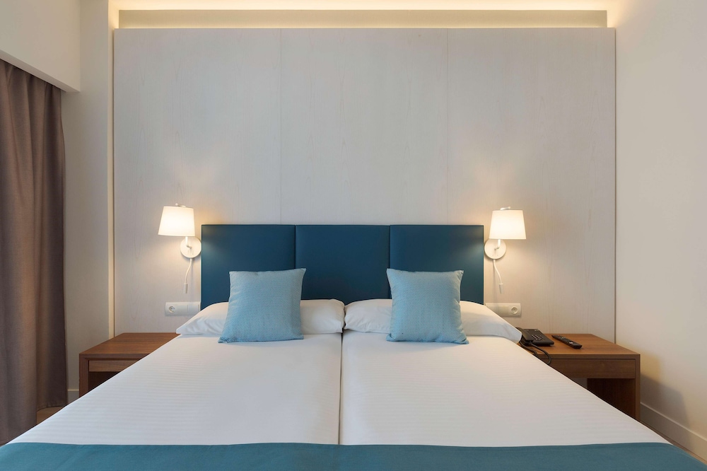 Alua Illa de Menorca - Hyatt Inclusive Collection — Hotel rooms in S'Algar, Balearic Islands