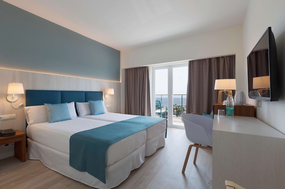 Alua Illa de Menorca - Hyatt Inclusive Collection — Hotel rooms in S'Algar, Balearic Islands