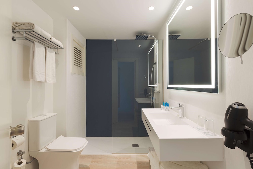 Alua Illa de Menorca - Hyatt Inclusive Collection — Hotel rooms in S'Algar, Balearic Islands
