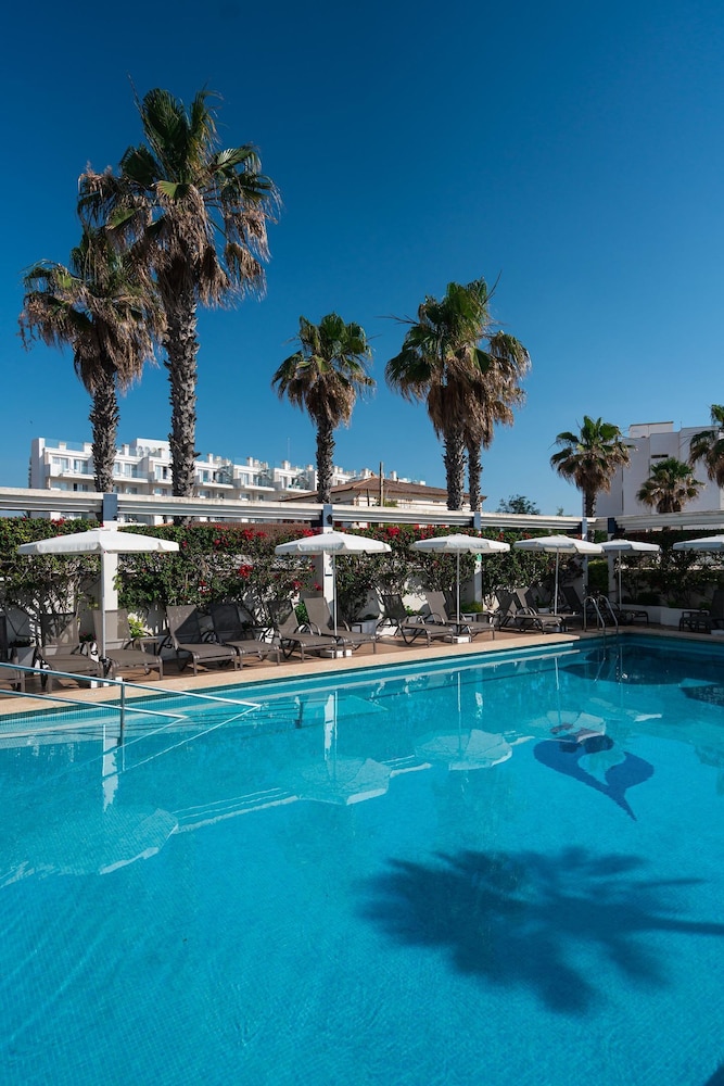 Hotel THB Gran Playa - Adults Only — Swimming pool in Can Picafort, Balearic Islands