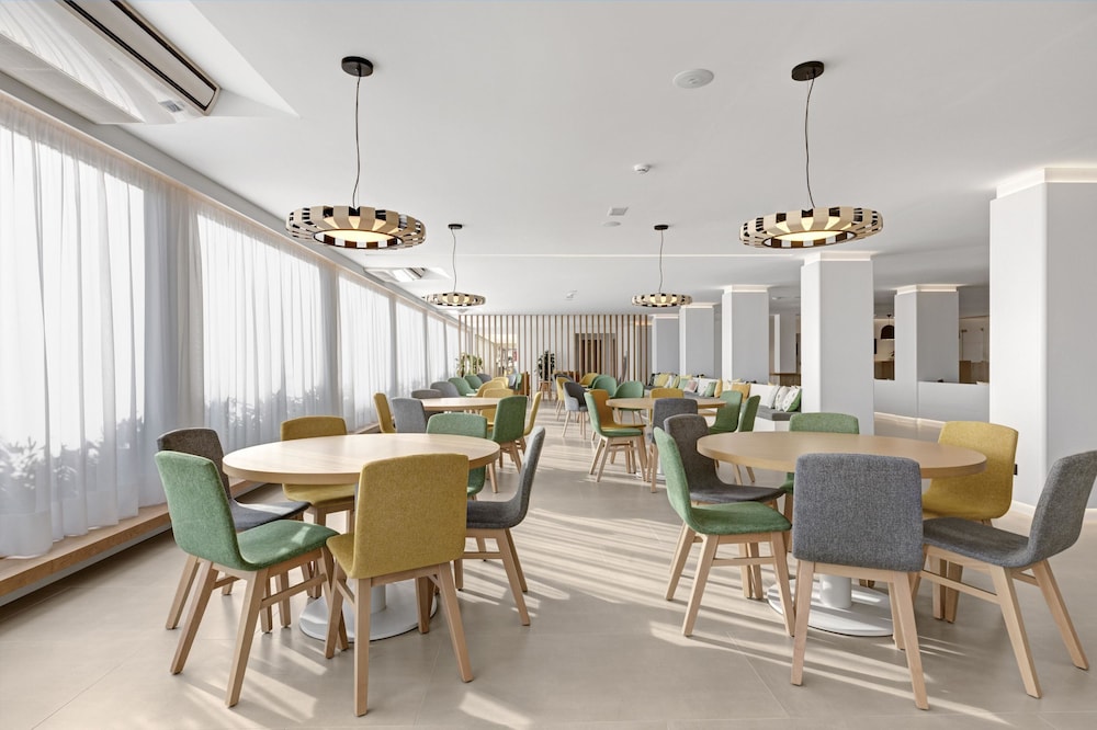 Hotel THB Gran Playa - Adults Only — Restaurant & bars in Can Picafort, Balearic Islands
