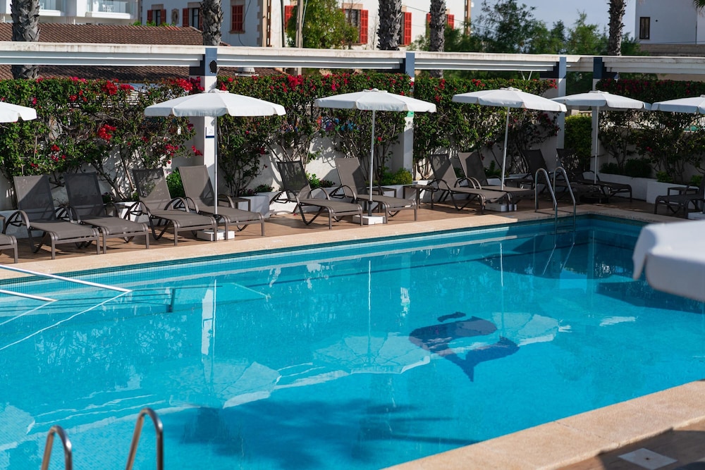 Hotel THB Gran Playa - Adults Only — Swimming pool in Can Picafort, Balearic Islands