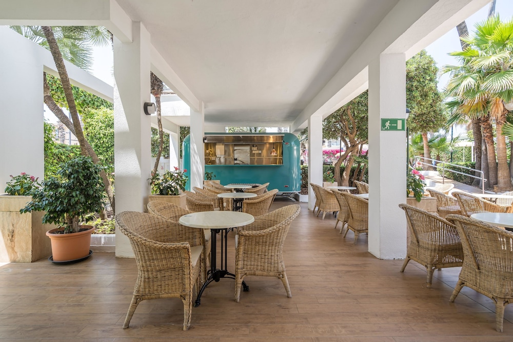 Hotel THB Gran Playa - Adults Only — Restaurant & bars in Can Picafort, Balearic Islands