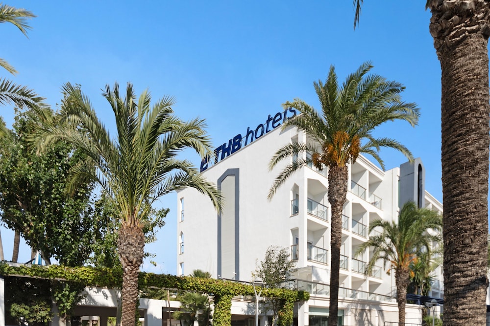 Hotel THB Gran Playa - Adults Only — Hotel building in Can Picafort, Balearic Islands