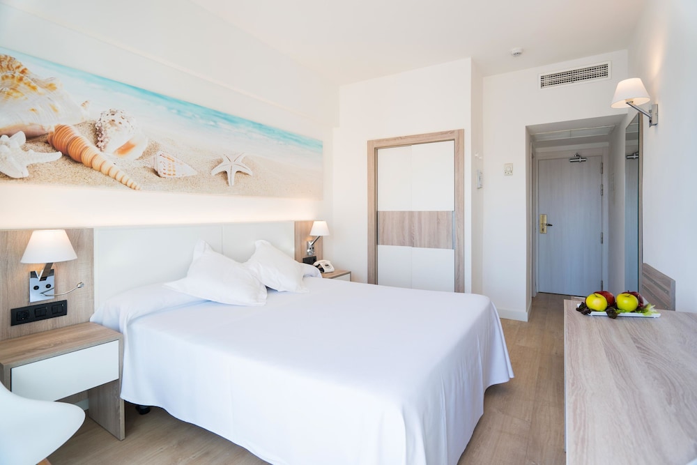 Hotel THB Gran Playa - Adults Only — Hotel rooms in Can Picafort, Balearic Islands