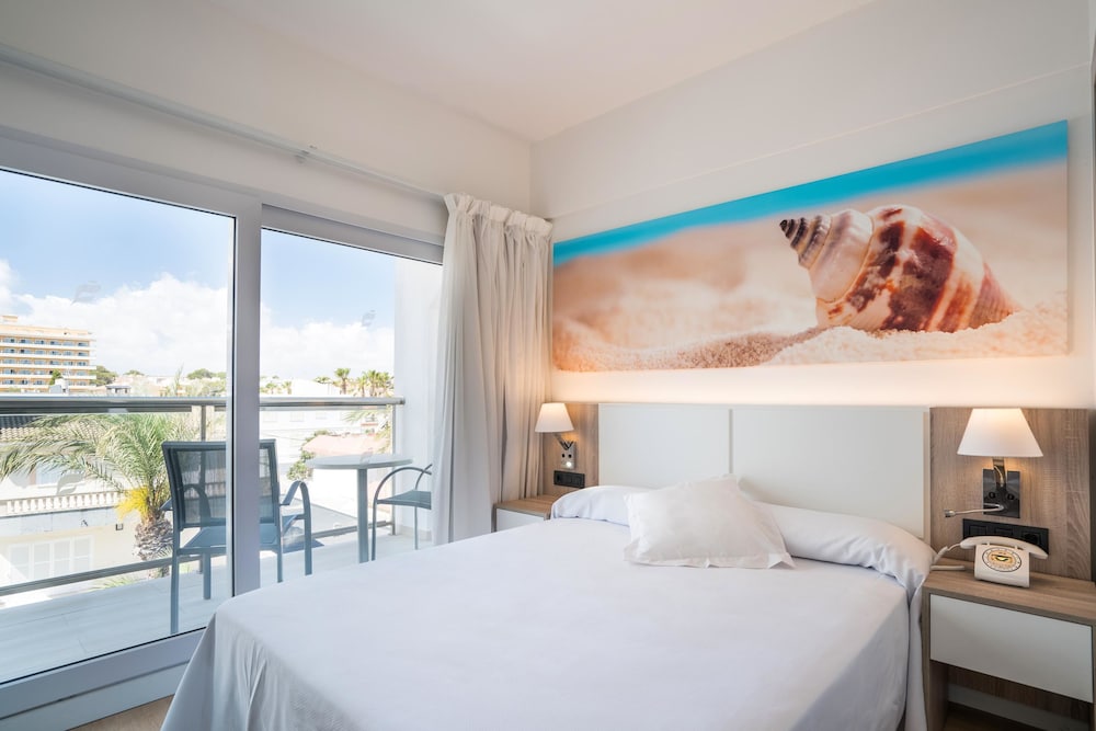Hotel THB Gran Playa - Adults Only — Hotel rooms in Can Picafort, Balearic Islands