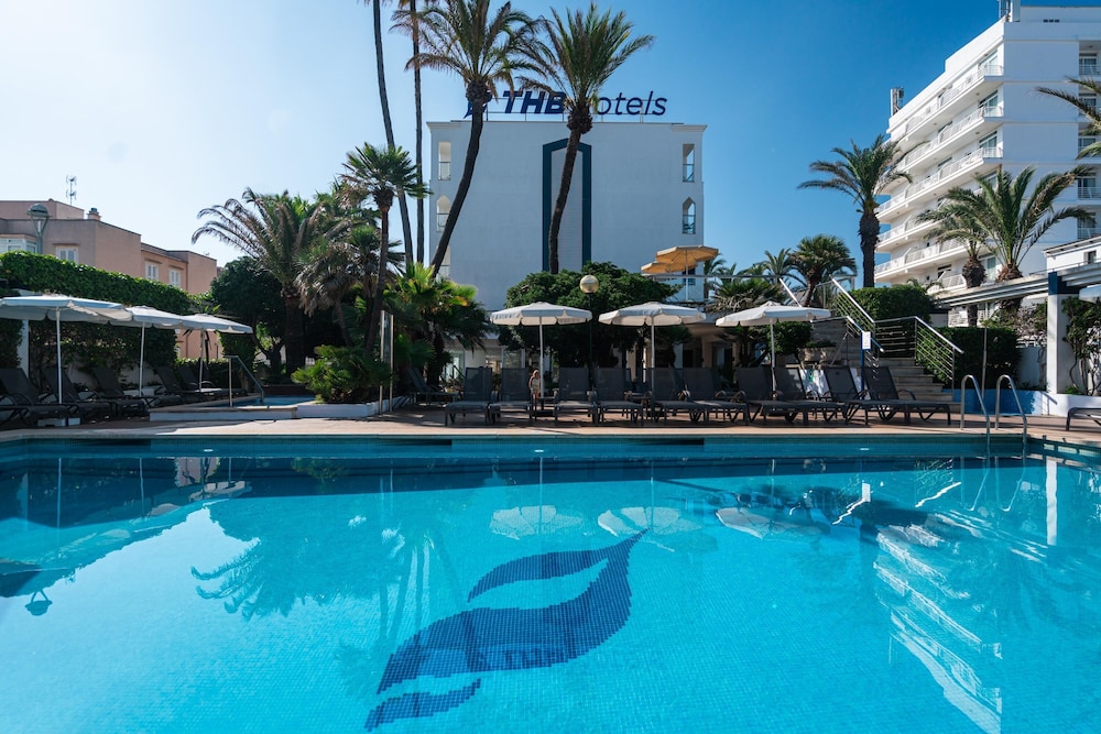 Hotel THB Gran Playa - Adults Only — Swimming pool in Can Picafort, Balearic Islands