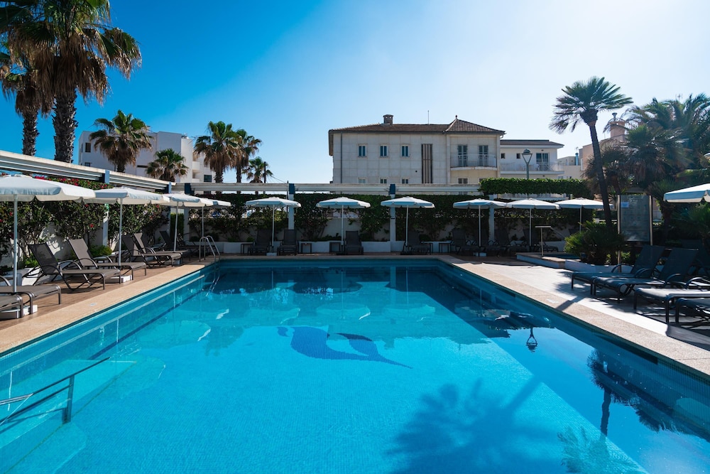 Hotel THB Gran Playa - Adults Only — Swimming pool in Can Picafort, Balearic Islands