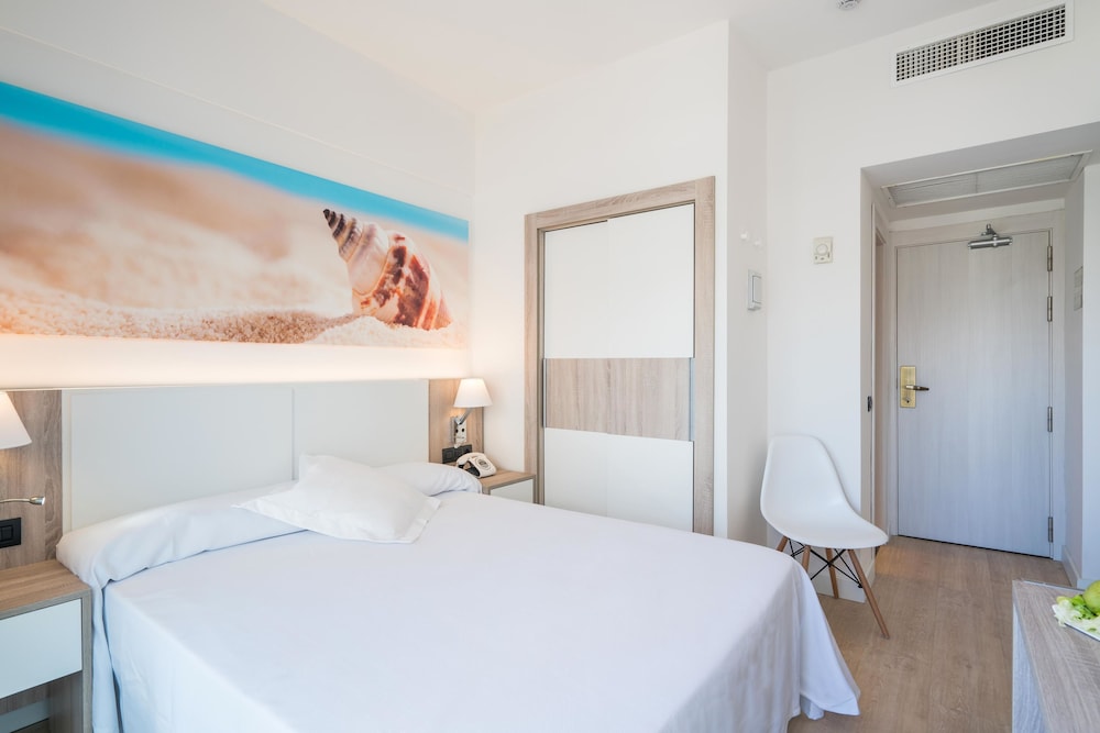 Hotel THB Gran Playa - Adults Only — Hotel rooms in Can Picafort, Balearic Islands