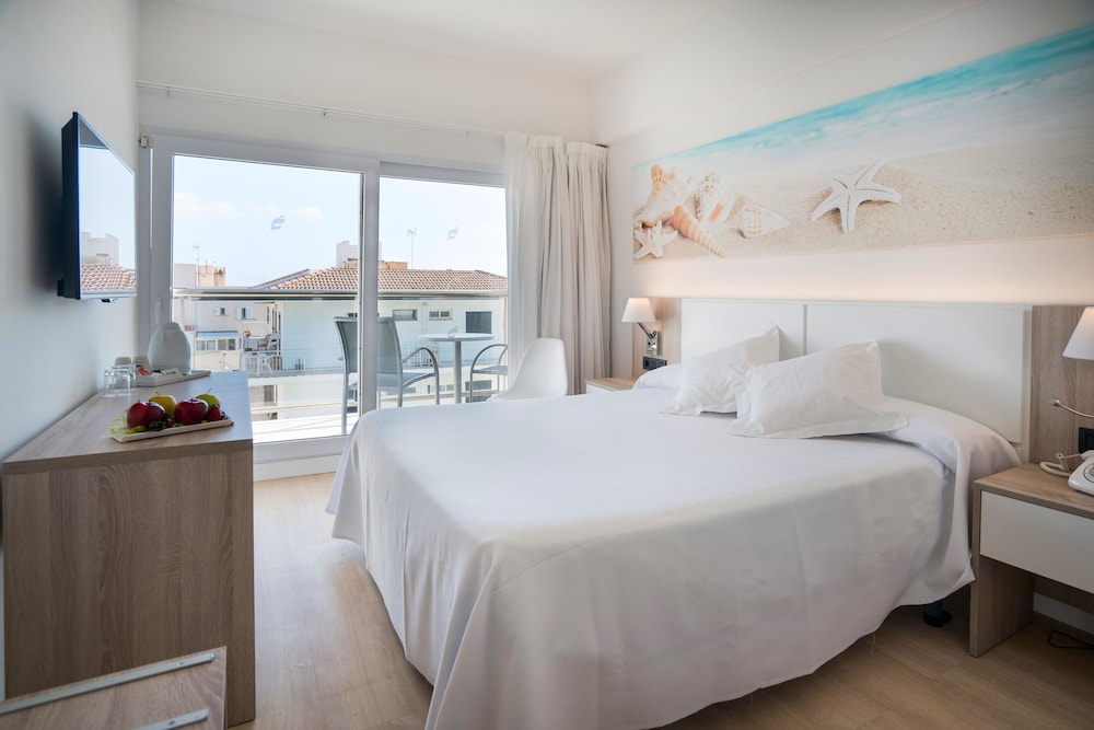 Hotel THB Gran Playa - Adults Only — Hotel rooms in Can Picafort, Balearic Islands
