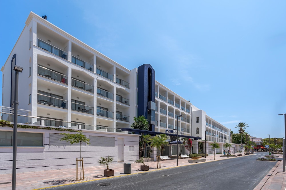 Hotel THB Gran Playa - Adults Only — Hotel building in Can Picafort, Balearic Islands
