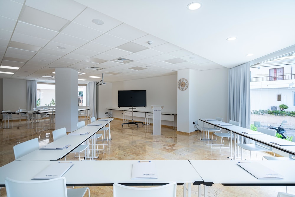 Hotel THB María Isabel - Adults Only — Hotel building in Playa de Palma, Balearic Islands