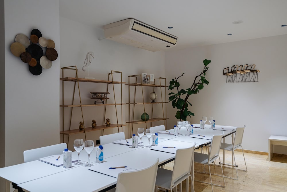 Hotel THB María Isabel - Adults Only — Restaurant & bars in Playa de Palma, Balearic Islands