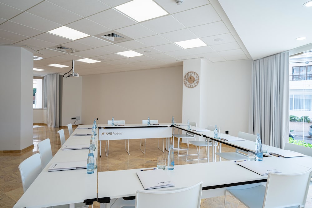 Hotel THB María Isabel - Adults Only — Hotel building in Playa de Palma, Balearic Islands