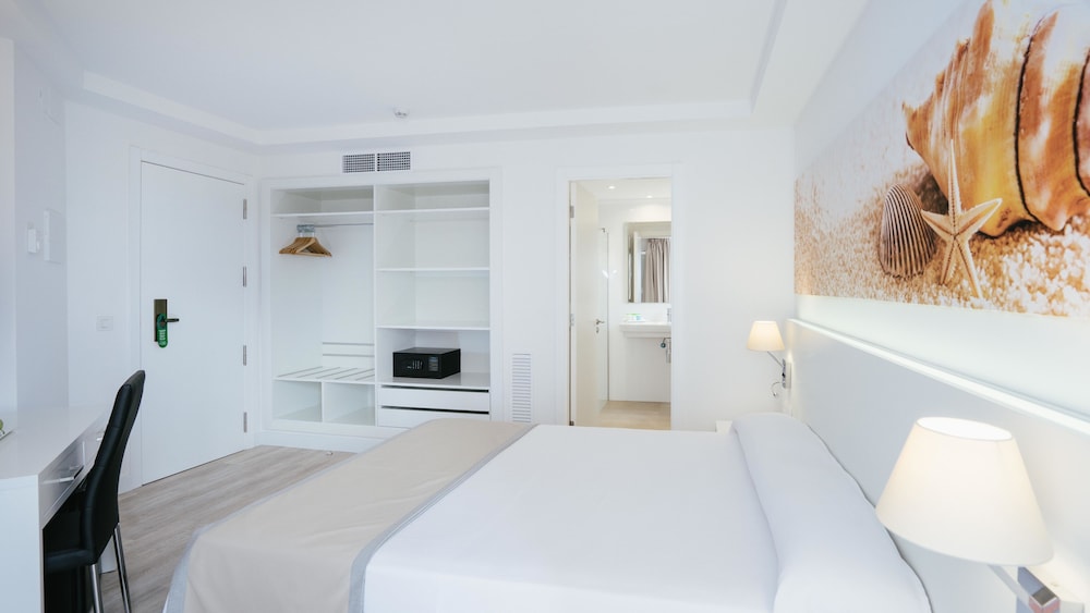 Hotel THB María Isabel - Adults Only — Hotel rooms in Playa de Palma, Balearic Islands