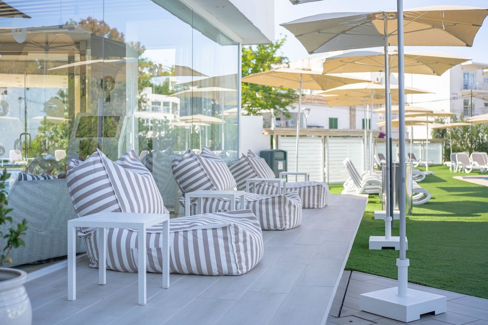 Hotel THB María Isabel - Adults Only — Hotel building in Playa de Palma, Balearic Islands