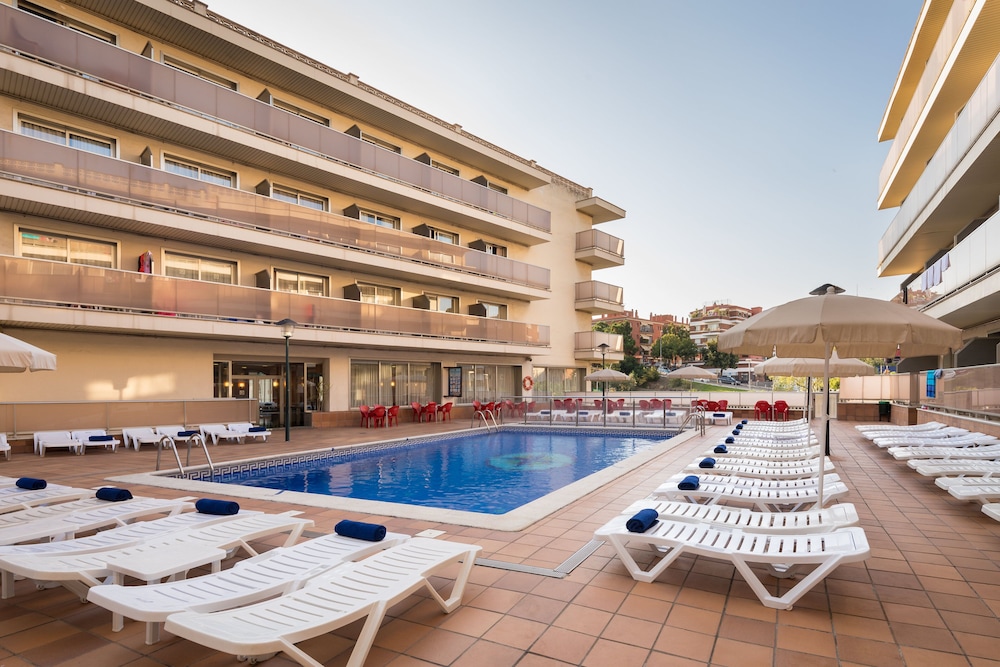 htop Royal Star & SPA — Swimming pool in Lloret de Mar, Catalonia