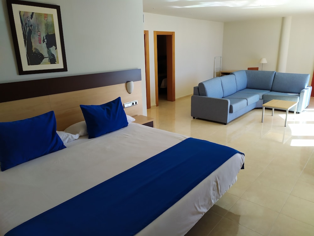 Hotel Pocillos Playa — Hotel rooms in Puerto del Carmen, Canary Islands