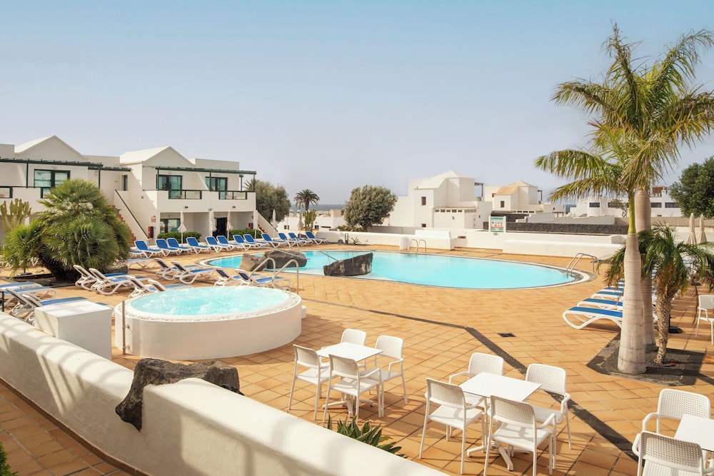 Hotel Pocillos Playa — Main photo in Puerto del Carmen, Canary Islands