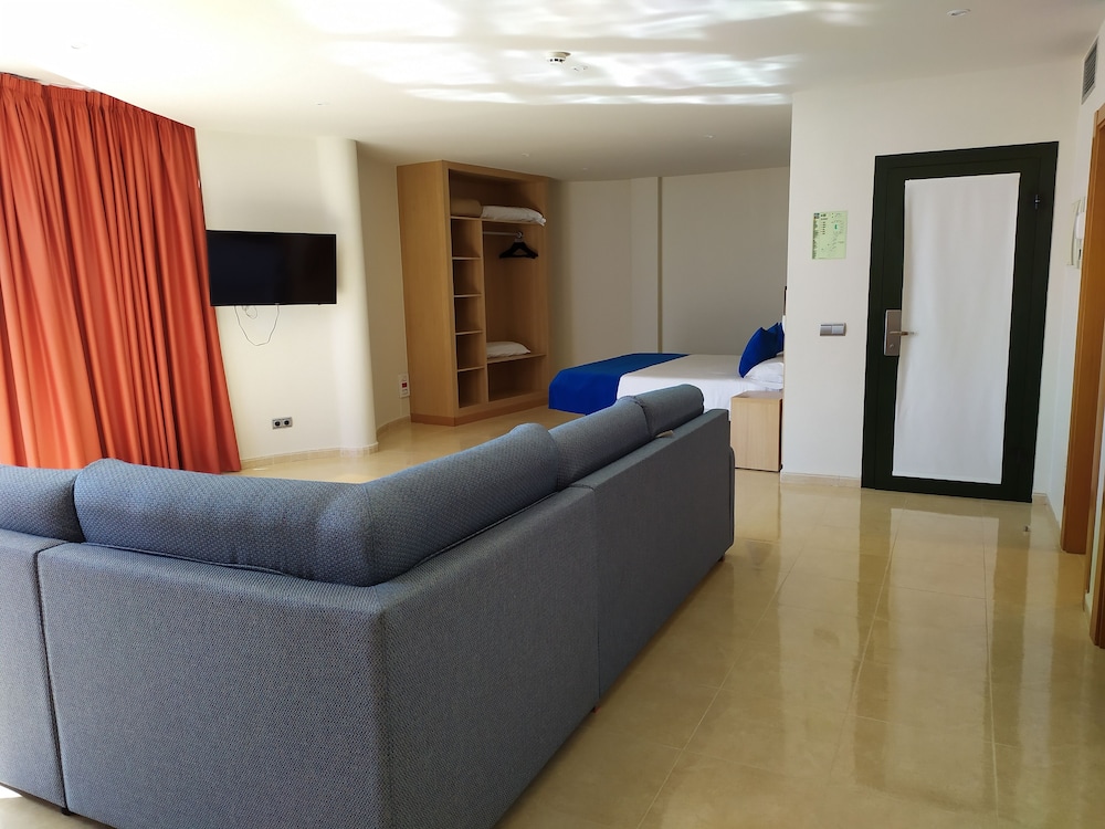 Hotel Pocillos Playa — Hotel rooms in Puerto del Carmen, Canary Islands