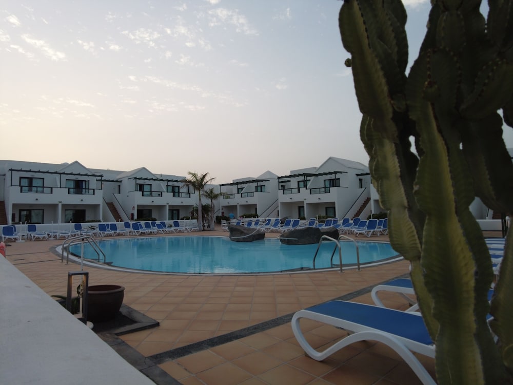 Hotel Pocillos Playa — Swimming pool in Puerto del Carmen, Canary Islands