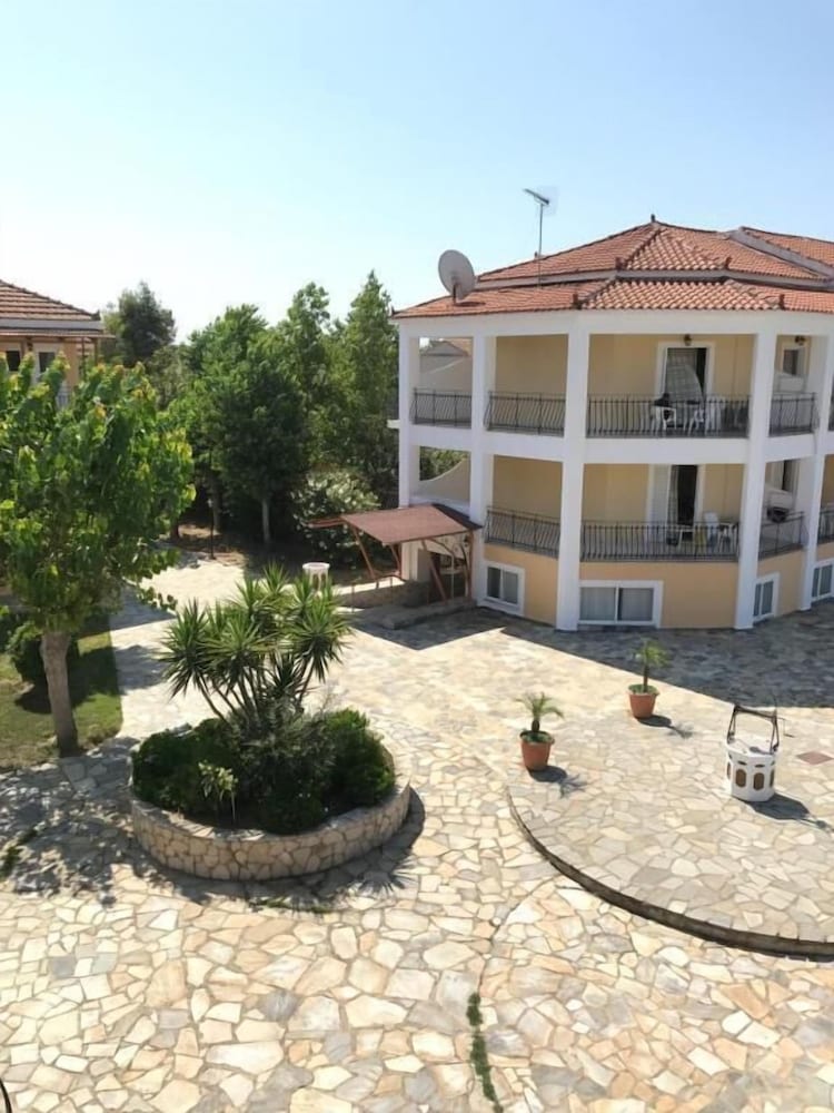 Village Inn Studios & Family Apartments — Hotel building in Laganas, Ionian Islands